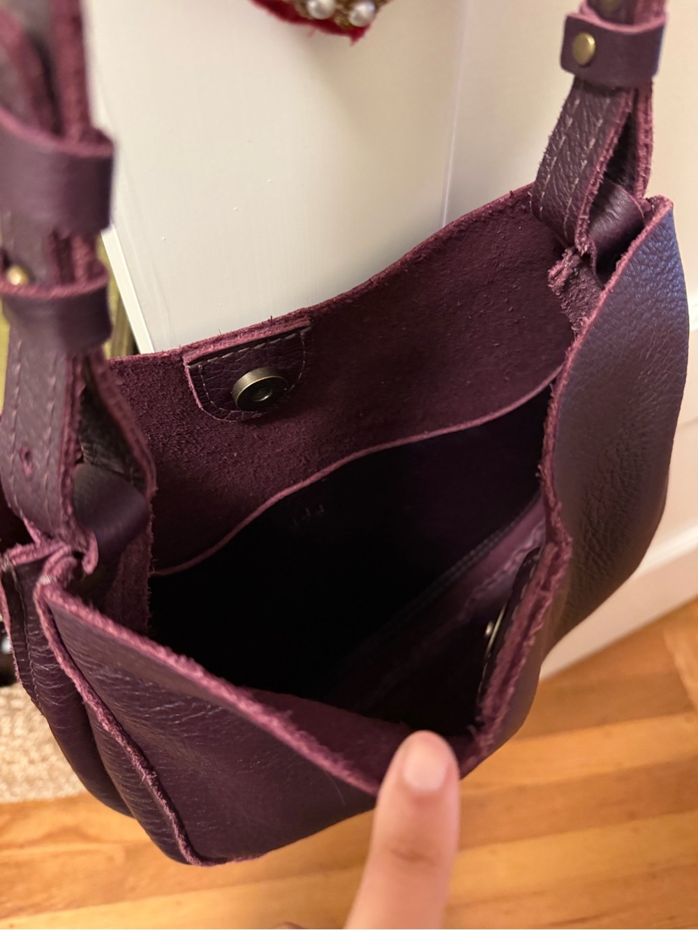 Portland Leather Bag - Picture 2 of 3